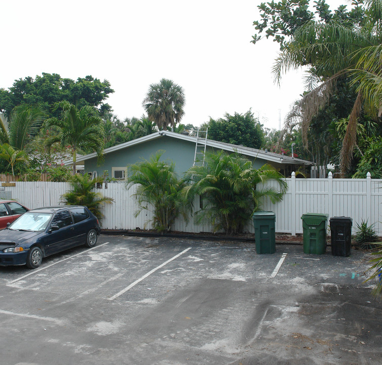 114-116 Riverside Dr in Fort Lauderdale, FL - Building Photo