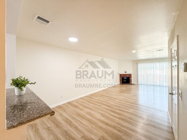 11839 Burbank Blvd, Unit 7 in Los Angeles, CA - Building Photo - Building Photo