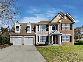 13003 Shannon Park Ln in Charlotte, NC - Building Photo