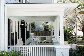 2916-2918 W Bay Vista Ave in Tampa, FL - Building Photo - Building Photo