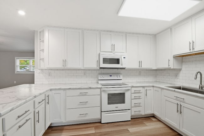 5104 Elmhurst Dr in Lawrence, IN - Foto de edificio - Building Photo