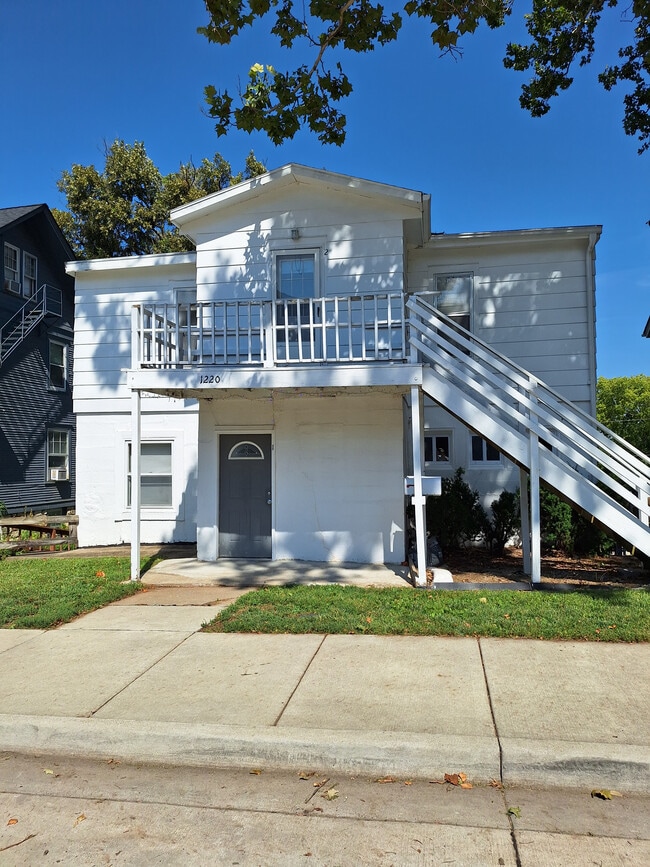 1220 Louisiana St, Unit Apt. 1 in Lawrence, KS - Building Photo - Building Photo