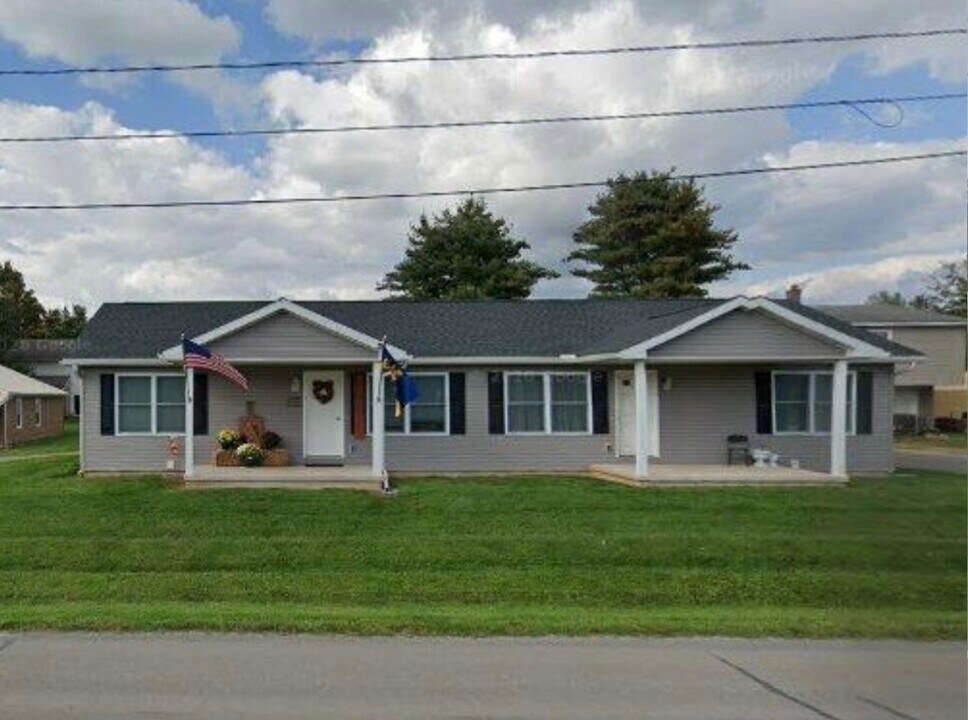 8826 PA-405, Unit 8824 in Montgomery, PA - Foto de edificio