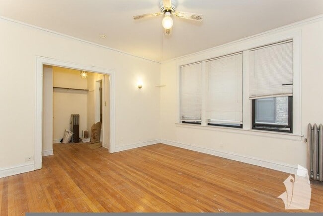 429 W Surf St, Unit 102 in Chicago, IL - Foto de edificio - Building Photo