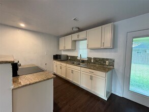9433 Rosehaven Dr in Houston, TX - Foto de edificio - Building Photo