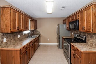 2705 Timbermist Cir in Benton, AR - Foto de edificio - Building Photo