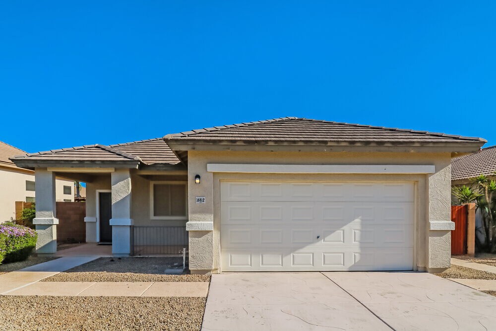 16812 W Windermere Way in Surprise, AZ - Building Photo
