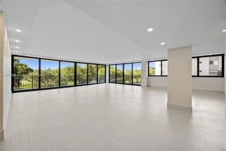 700 Coral Way, Unit 2 in Coral Gables, FL - Foto de edificio - Building Photo