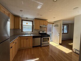 22 Saville St in Cambridge, MA - Building Photo