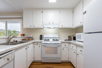 Civic Plaza Apartments in El Cerrito, CA - Building Photo - Interior Photo