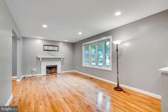 10419 Ashcroft Way in Fairfax, VA - Building Photo - Building Photo