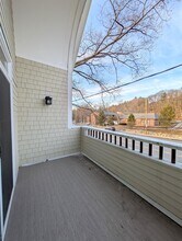 628 Trapelo Rd, Unit 1 in Belmont, MA - Foto de edificio - Building Photo