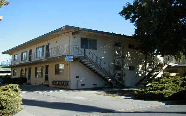 1124 Roewill Dr in San Jose, CA - Foto de edificio - Building Photo