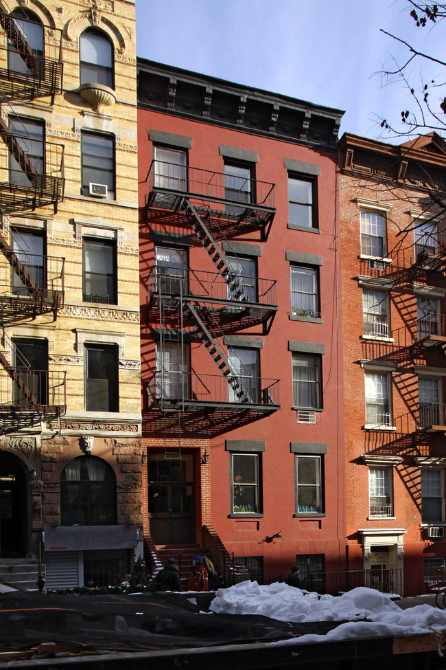 65 E 7th St in New York, NY - Foto de edificio - Building Photo