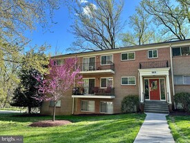 10670 Weymouth St in Bethesda, MD - Building Photo
