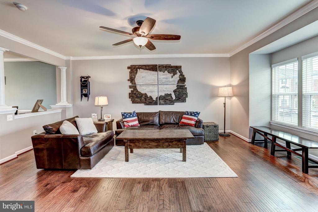 7067 Kona Dr in Gainesville, VA - Foto de edificio