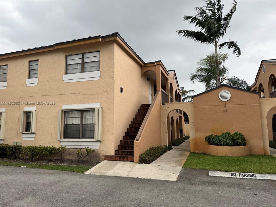 18266 Mediterranean Blvd in Miami Gardens, FL - Building Photo