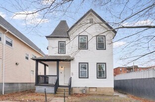 14 Adams St, Unit 1 in Springfield, MA - Building Photo