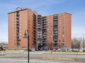 6500 Woodlake Dr, Unit 1013 in Richfield, MN - Building Photo