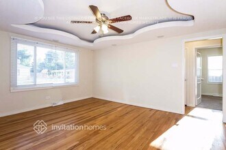 1905 W 49th Ave in Denver, CO - Foto de edificio - Building Photo