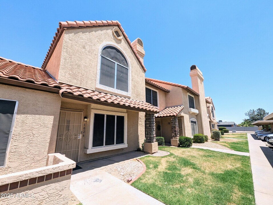 4601 N 102nd Ave in Phoenix, AZ - Foto de edificio