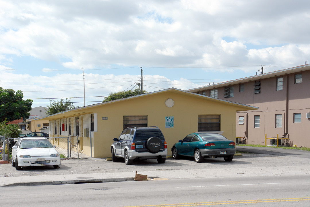 644 W 29th St in Hialeah, FL - Building Photo