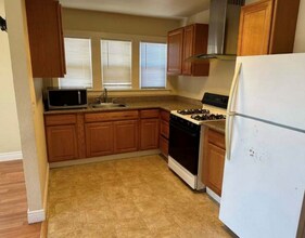 437 E 9th St in Pittsburg, CA - Building Photo - Building Photo