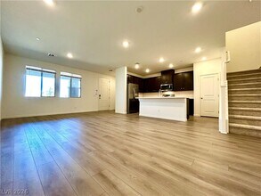 12476 Kings Crk Pl in Las Vegas, NV - Building Photo - Building Photo