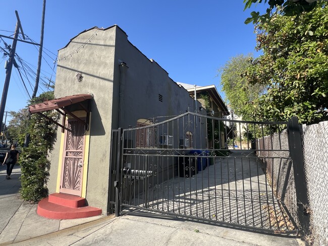 1626 Echo Park Ave in Los Angeles, CA - Building Photo - Building Photo