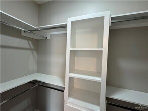 1200 W Sucre Dr, Unit 4 in Edinburg, TX - Building Photo - Building Photo