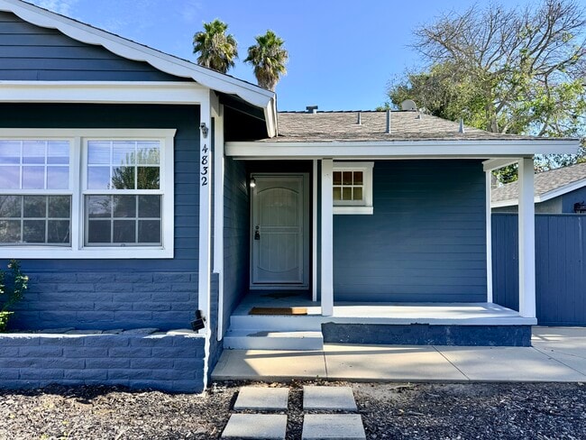 4832 Maureen Ln in Moorpark, CA - Building Photo - Building Photo