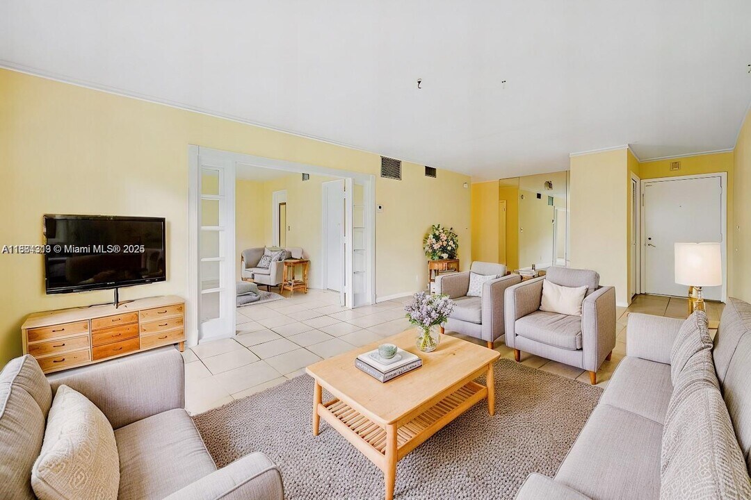 124 NE 19th Ct in Wilton Manors, FL - Building Photo