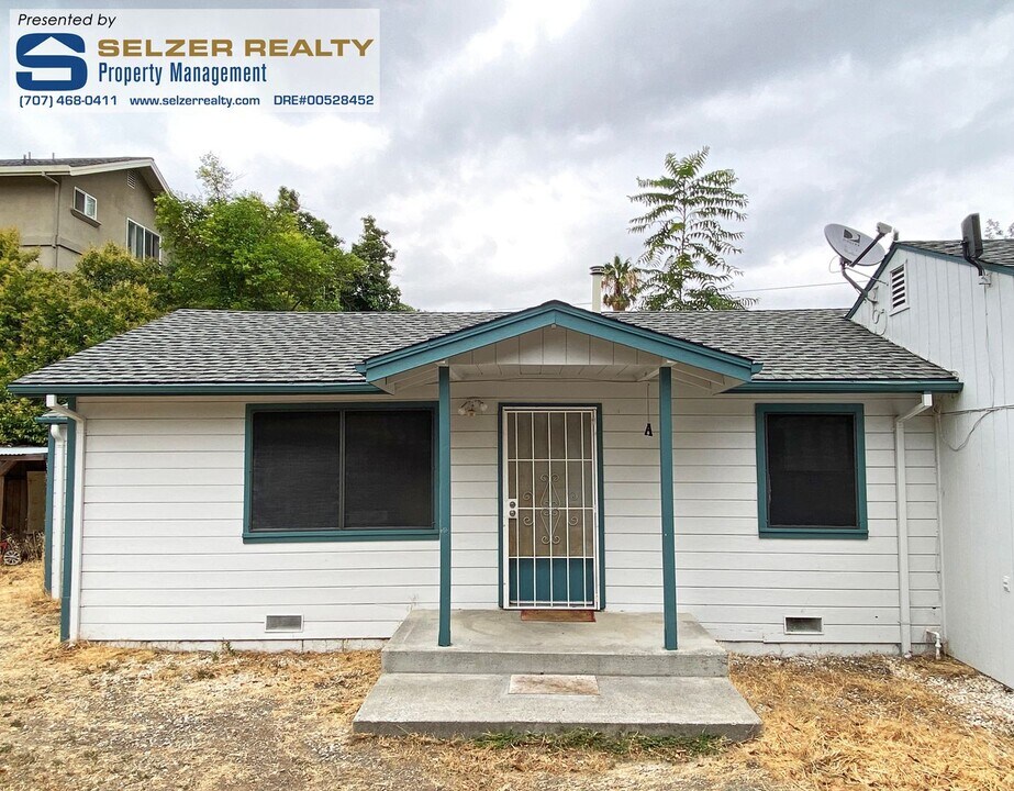 27 Betty St in Ukiah, CA - Building Photo