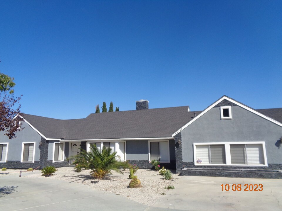 43338 25th St W in Lancaster, CA - Building Photo