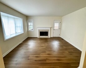 1118 Foxboro Dr in Norwalk, CT - Building Photo - Building Photo