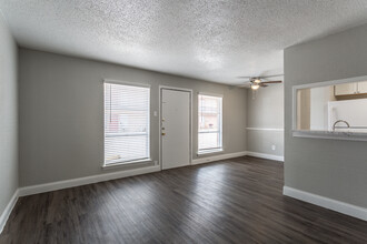 Fieldstone Apartments in Pasadena, TX - Building Photo - Interior Photo