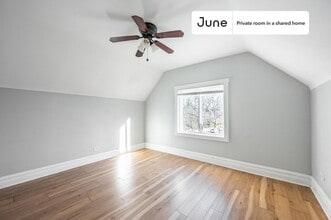Private bedroom in 3 bed/2 bath Home in Chicago, IL - Building Photo - Building Photo