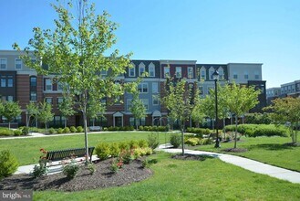 3989 Norton Pl, Unit 104 in Fairfax, VA - Foto de edificio - Building Photo