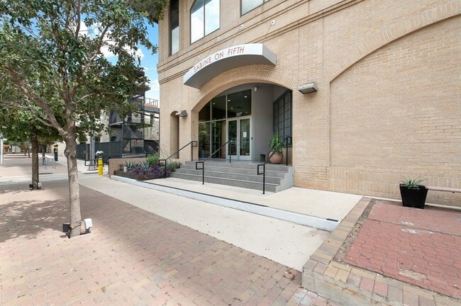 507 Sabine St in Austin, TX - Building Photo - Building Photo