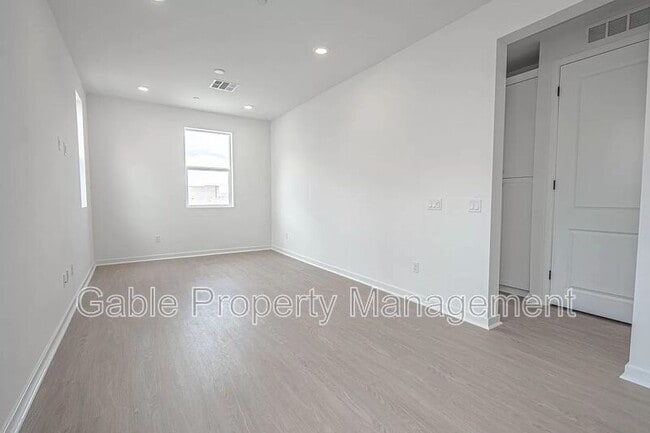 28818 1/2 Saddle Cir in Castaic, CA - Building Photo - Building Photo