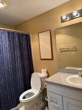 1614 Summit Ave, Unit S #105 in Seattle, WA - Building Photo - Building Photo