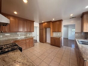 3bed / 2 bath House for Rent in Monterey Park! in Monterey Park, CA - Foto de edificio - Building Photo