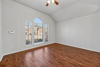 10010 Voss Ave in Keller, TX - Foto de edificio - Building Photo