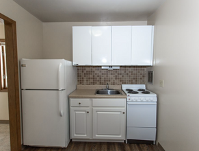 Parkway Apartments in Sioux Falls, SD - Foto de edificio - Building Photo