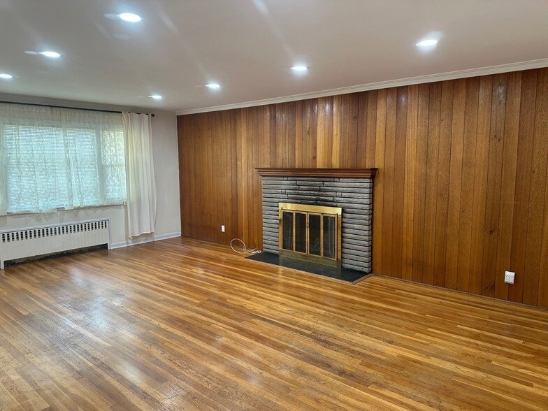 0 Elm Ave in Glen Cove, NY - Building Photo