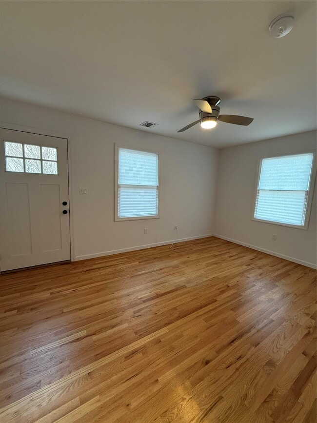 733 E Walnut St-Unit -1st floor in Long Beach, NY - Building Photo - Building Photo