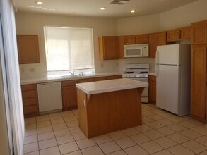 312 Magnolia Arbor St in Las Vegas, NV - Building Photo - Building Photo
