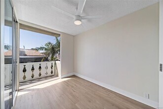 103 N Ravenna Dr in Long Beach, CA - Building Photo - Building Photo