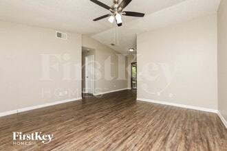 2872 Hunt Cir in Deltona, FL - Foto de edificio - Building Photo