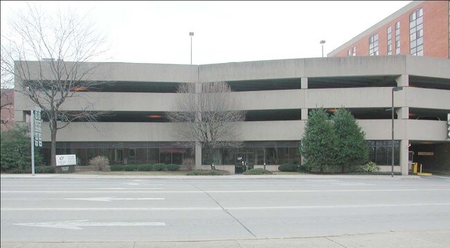 Towne Square Apartments in Parkersburg, WV - Building Photo - Building Photo